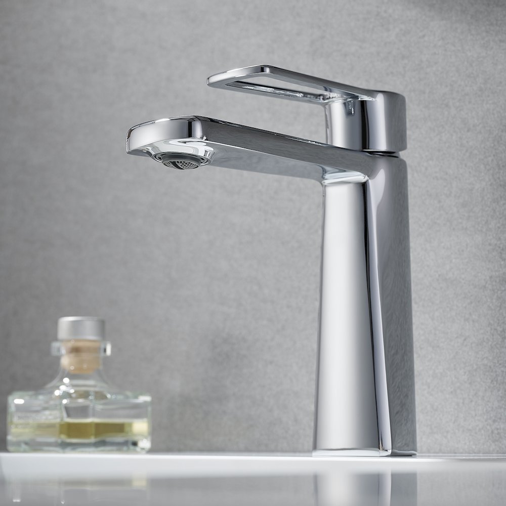 Single Hole Single-Handle Bathroom Faucet in Prolished Chrome. Picture 2