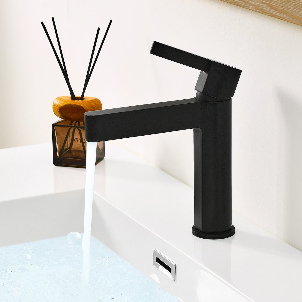 Single Hole Single-Handle Bathroom Faucet in Matte Black. Picture 4