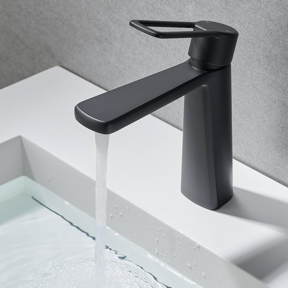 Single Hole Single-Handle Bathroom Faucet in Matte Black. Picture 4