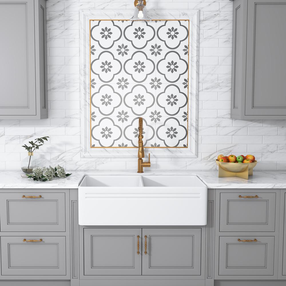 33" L x 18" W Farmhouse Double Sinks. Picture 8