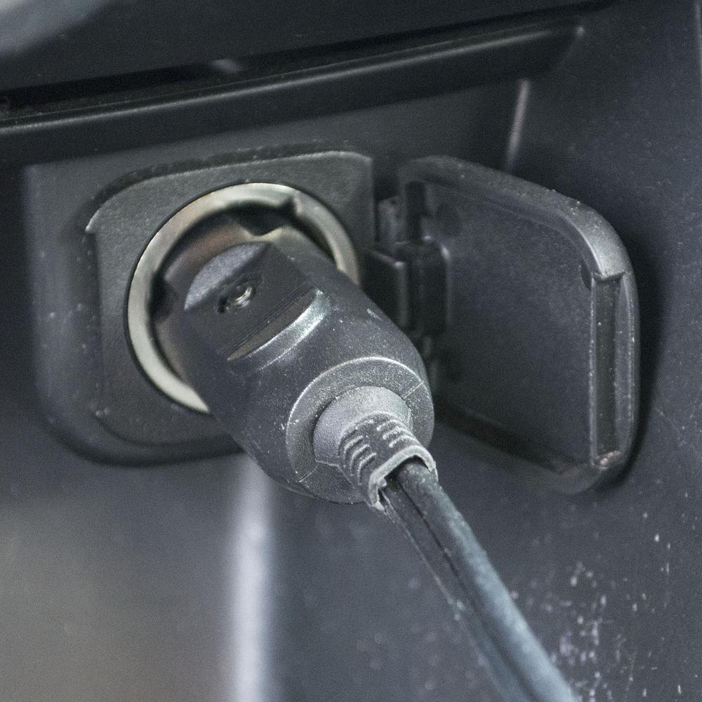 12 Volt Portable Automotive Digital Tire Inflator Pump. Picture 5