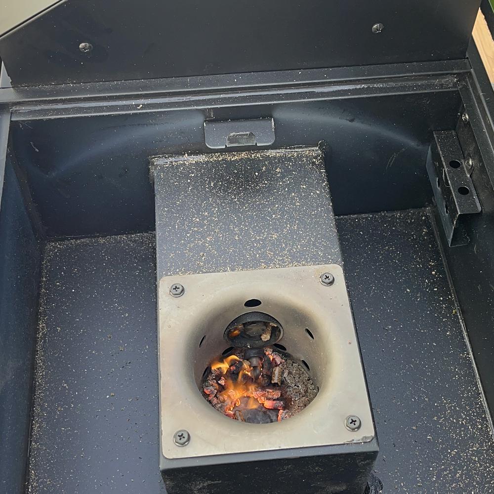 Portable Electric Start Wood Pellet Grill. Picture 6