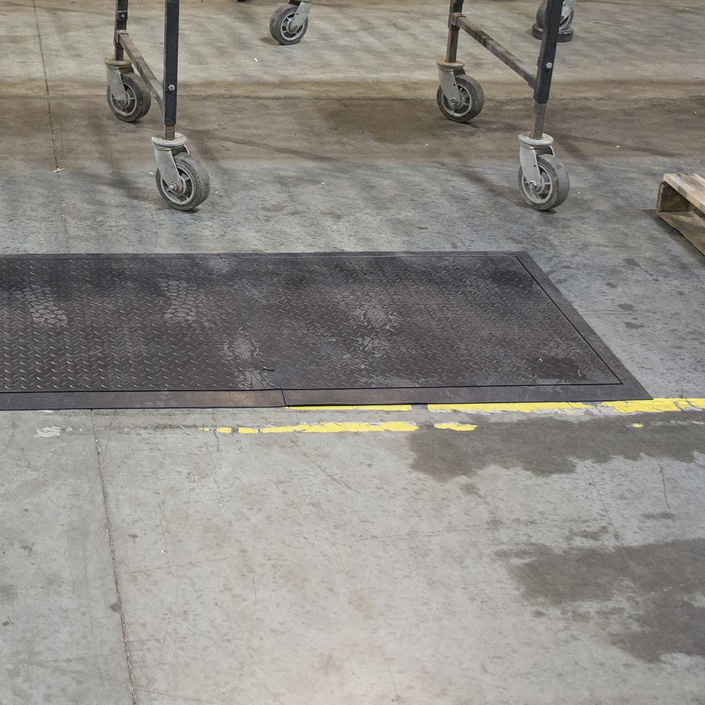 2 Piece Interlocking Anti Fatique Rubber Mats. Picture 2