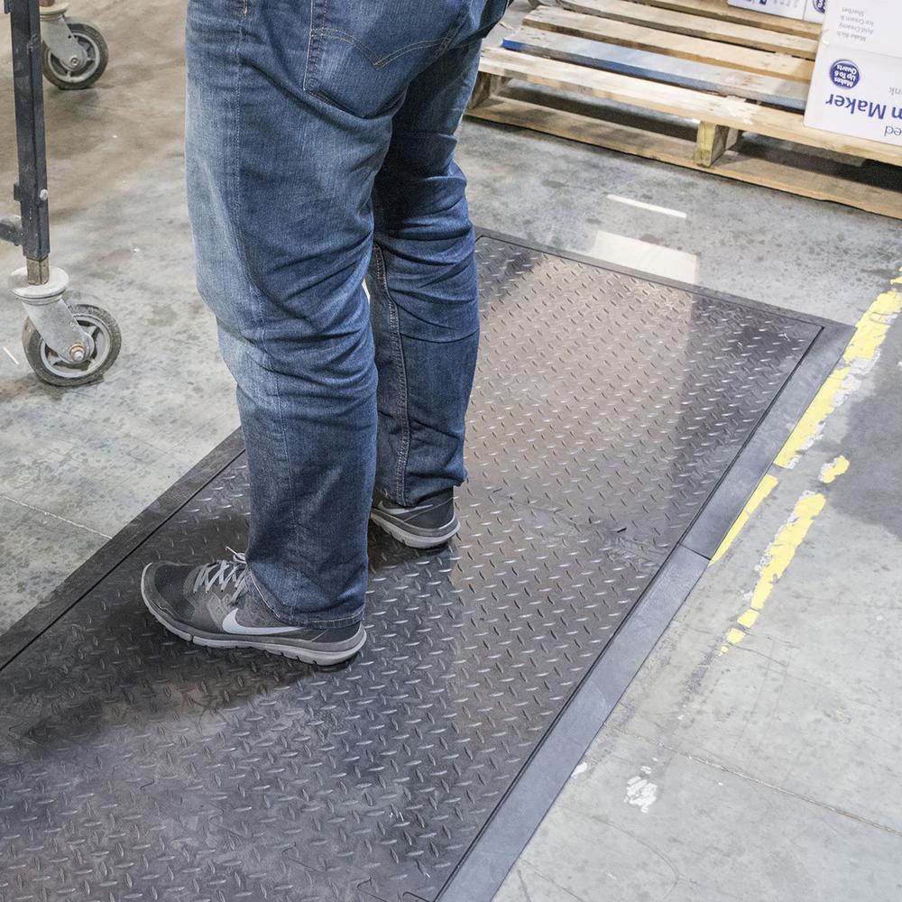 2 Piece Interlocking Anti Fatique Rubber Mats. Picture 4
