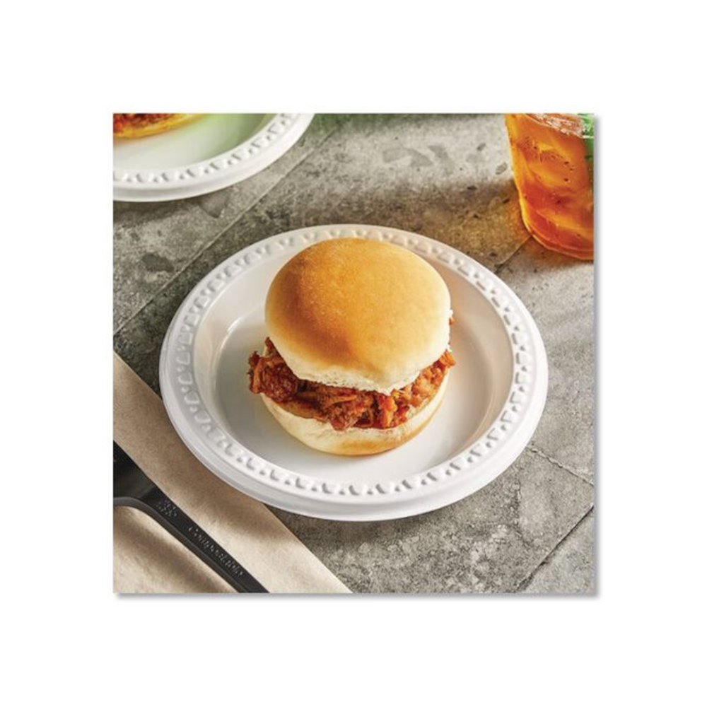 Heavyweight Plastic Plates, 9" dia, White, 125/Pack, 4 Packs/Carton. Picture 5