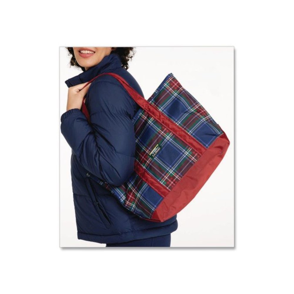 Large Polyester Everyday Lightweight Tote, 17" x 7.5" x 15", Navy Stewart/Red. Picture 4