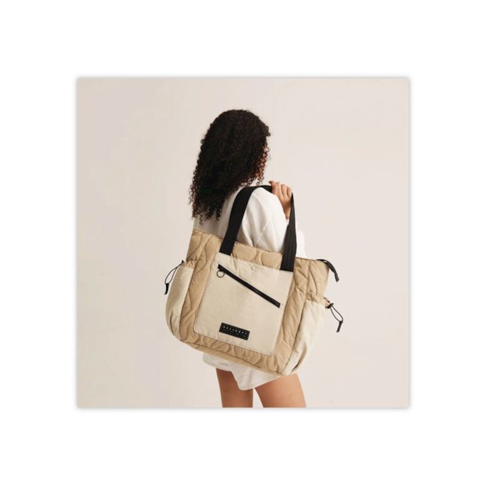Vega Tote Bag, Fits Devices Up to 15.6", 6 x 15.7 x 14, Grullo. Picture 2