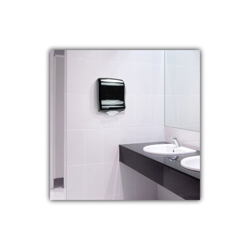 C-Fold Paper Towels, 1-Ply, 10.2 x 13.25, White, 200 Towels/Pack, 12 Packs/Carton. Picture 4