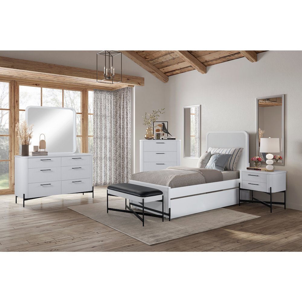 Fisher Park 4 Drawer Chest - White. Picture 4