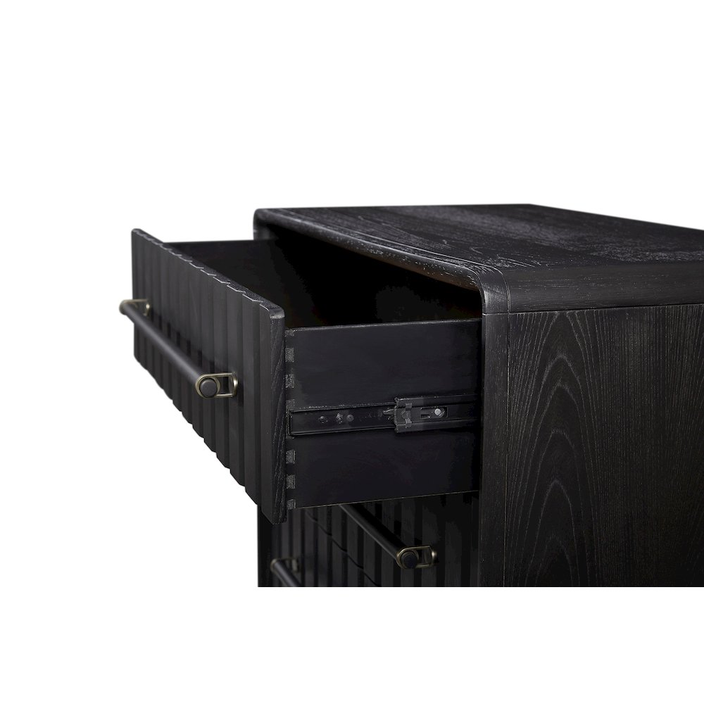 Aurora Bachelor Chest. Picture 3
