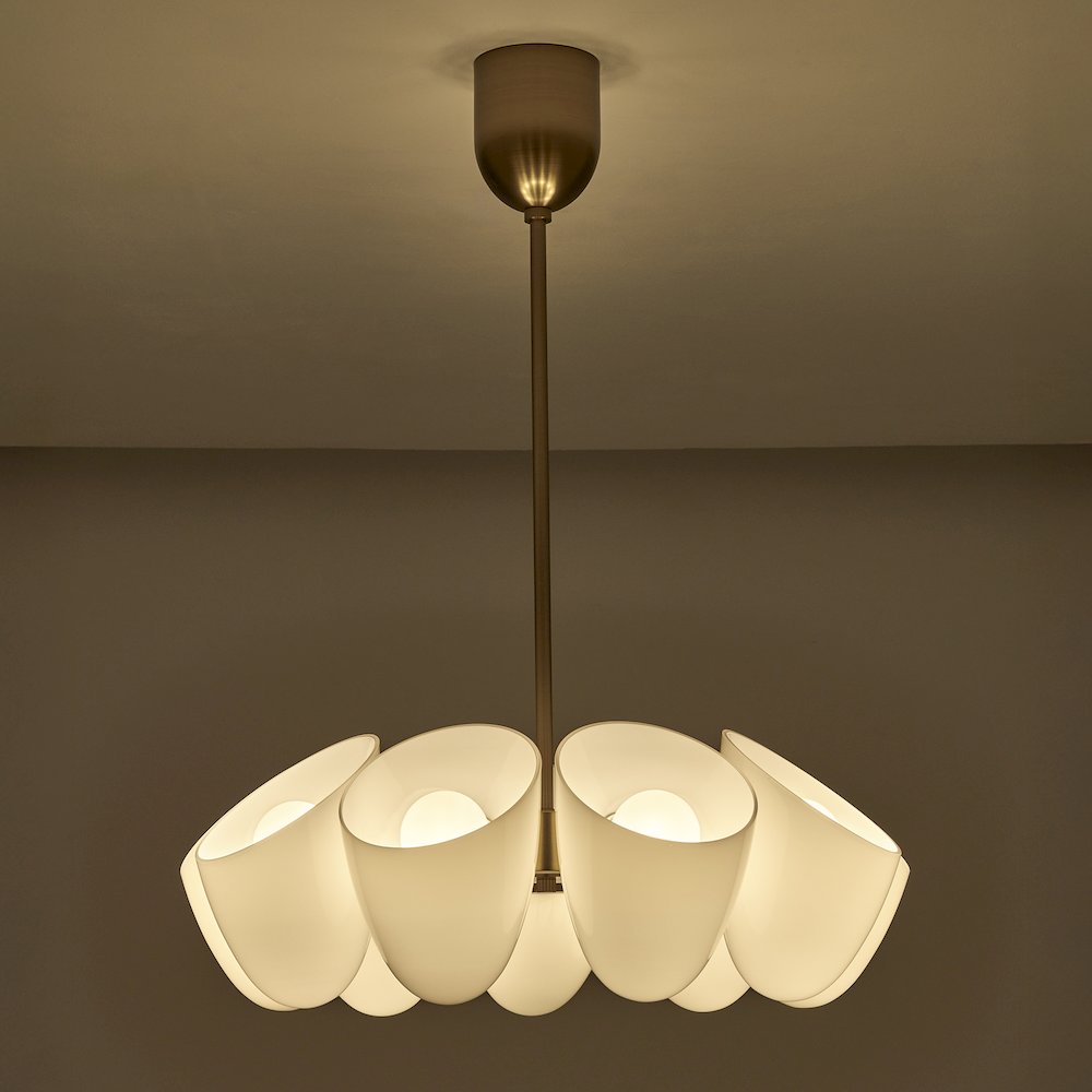 Cocoon 28-in 9 Light (40-watt) Winter Brass Chandelier. Picture 8