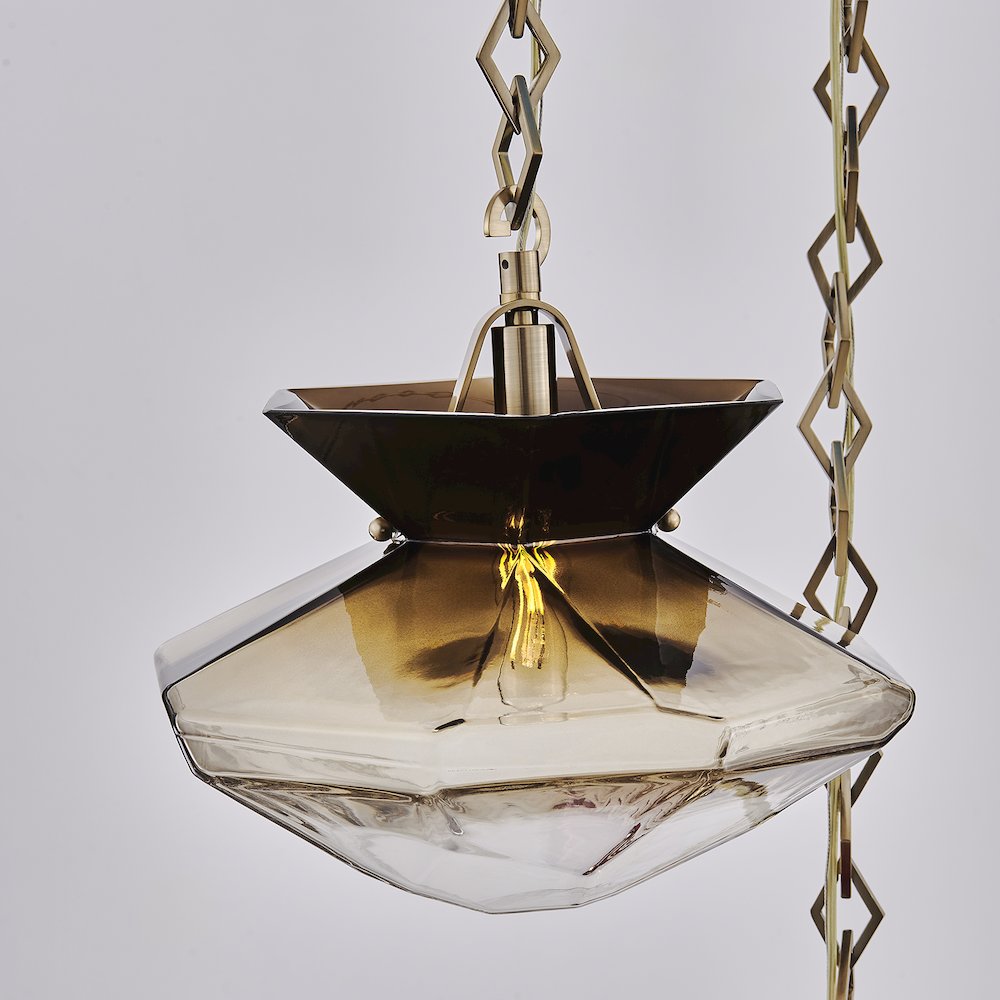 Bolsa 21.25-in 3 Light (40-watt) Winter Brass Chandelier. Picture 7