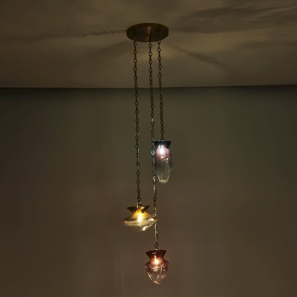 Bolsa 21.25-in 3 Light (40-watt) Winter Brass Chandelier. Picture 10