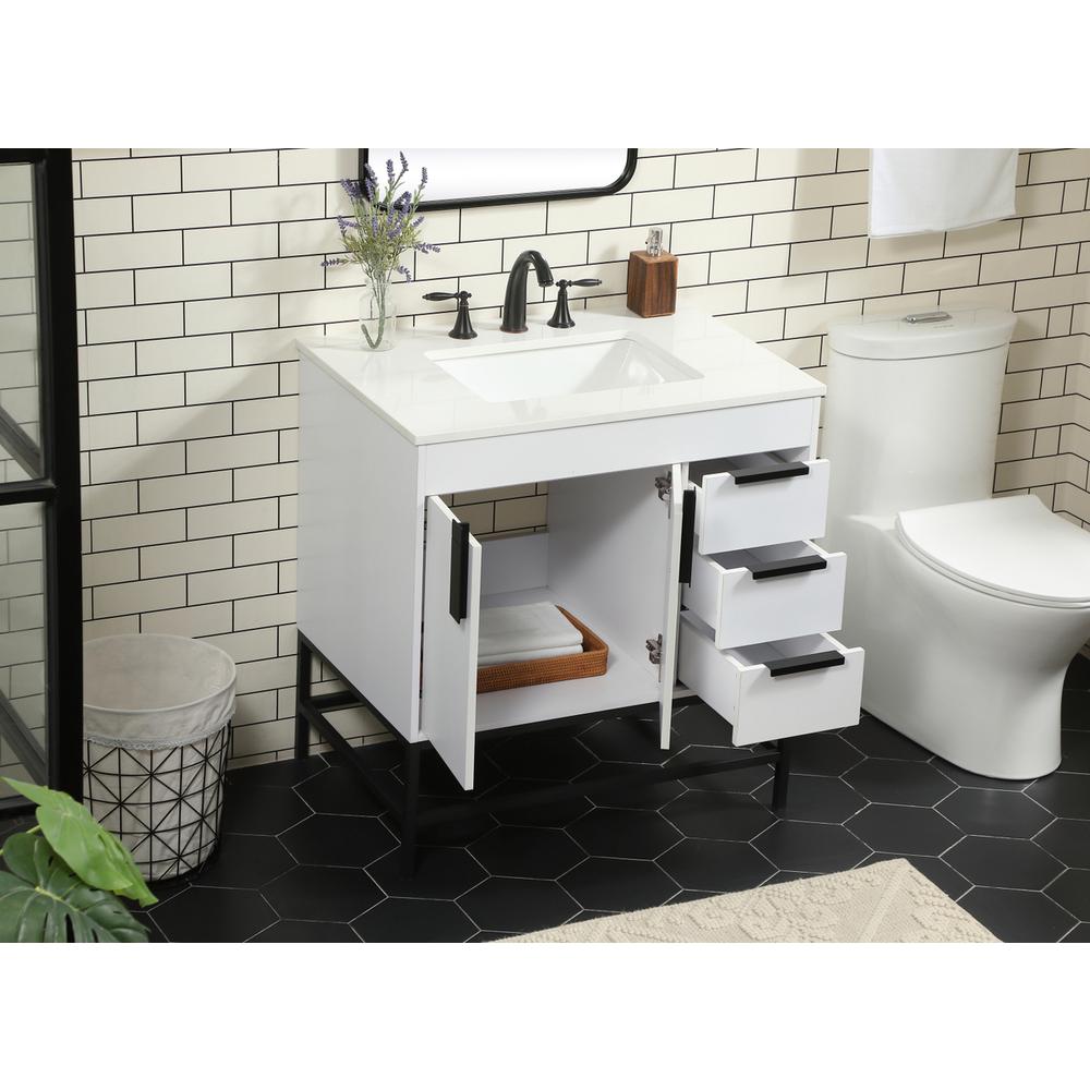 32 inch Single bathroom vanity in white. Picture 3