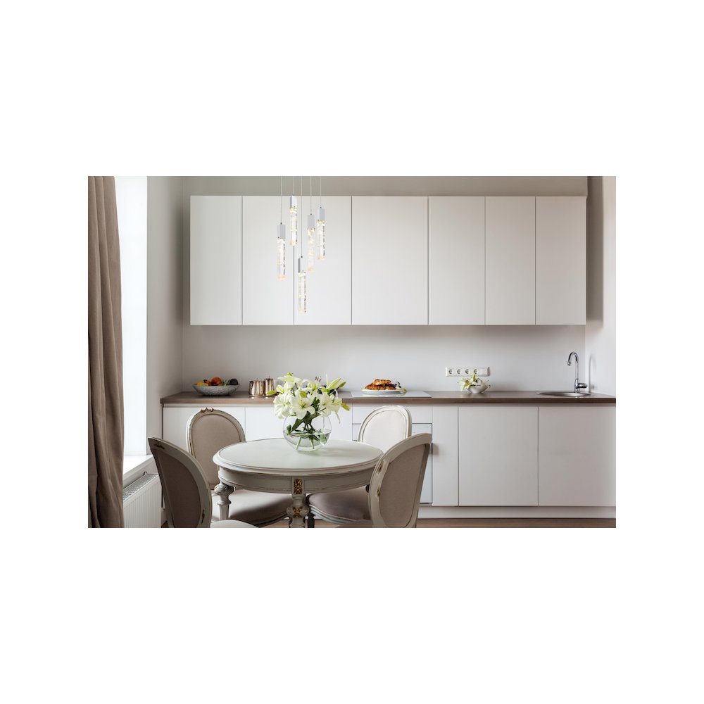 Aurora 20 inch Chandelier in Black. Picture 2