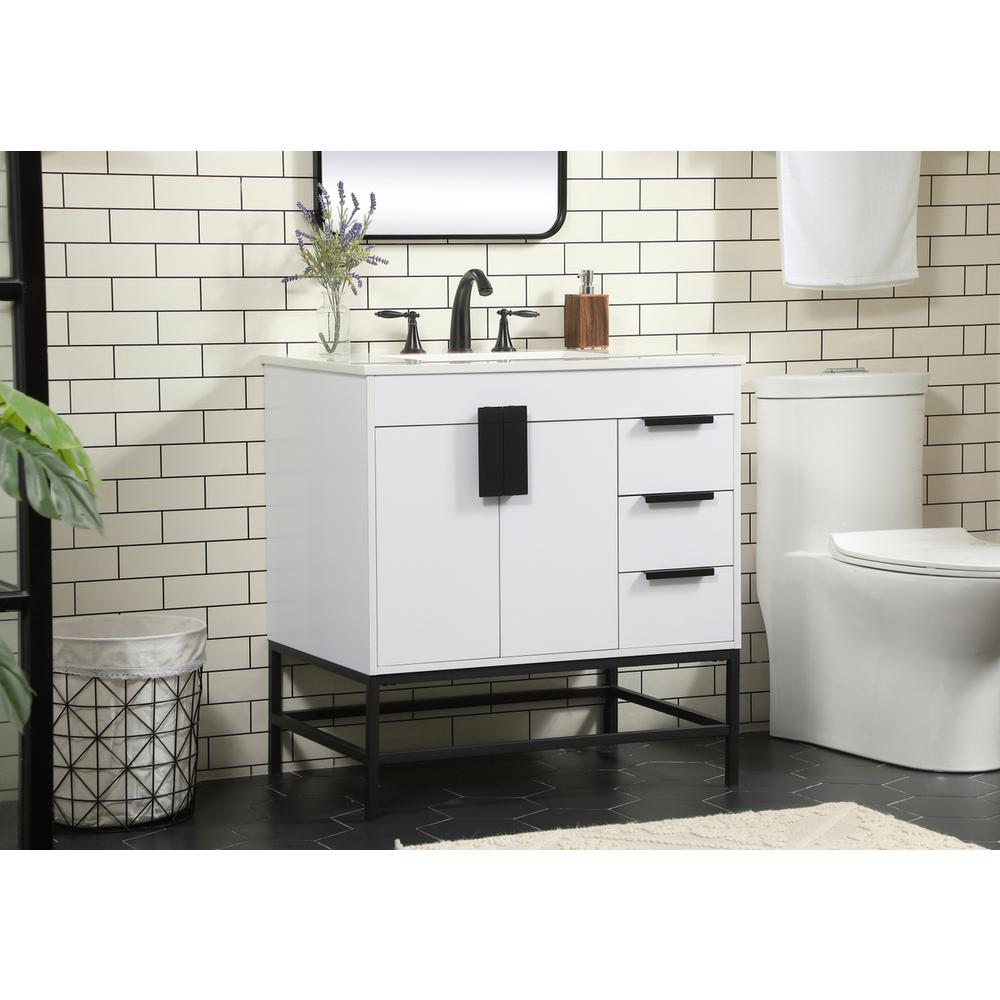 32 inch Single bathroom vanity in white. Picture 2
