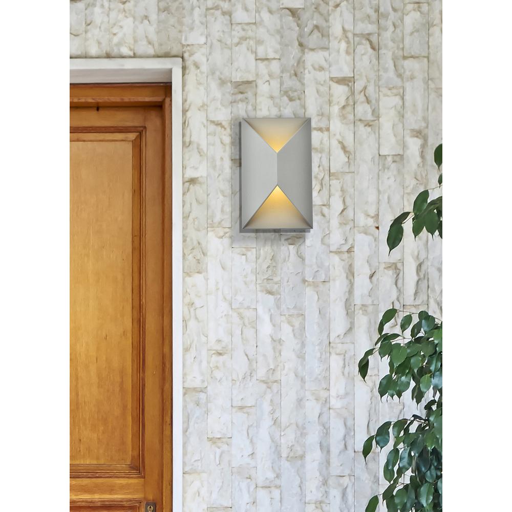 Raine Integrated LED wall sconce  in silver. Picture 5