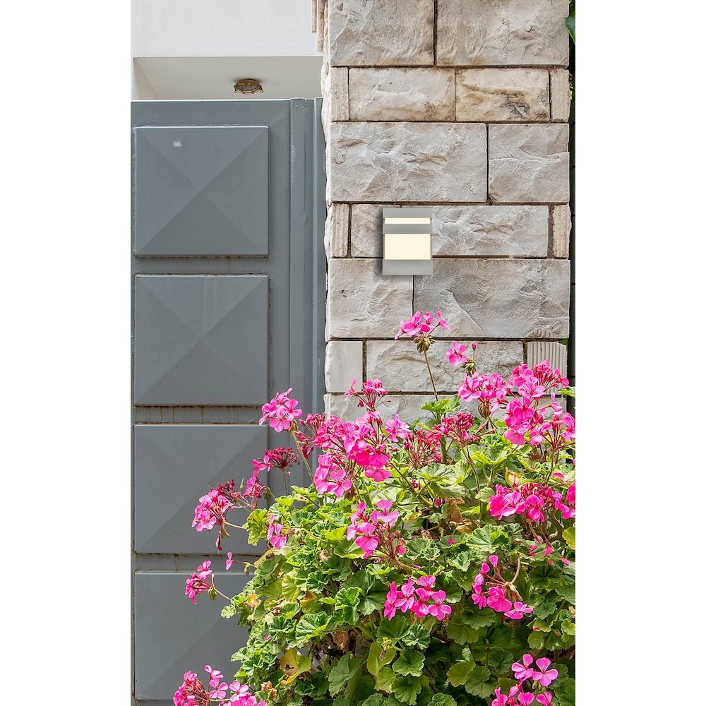 Raine Integrated Led Wall Sconce In Silver. Picture 6