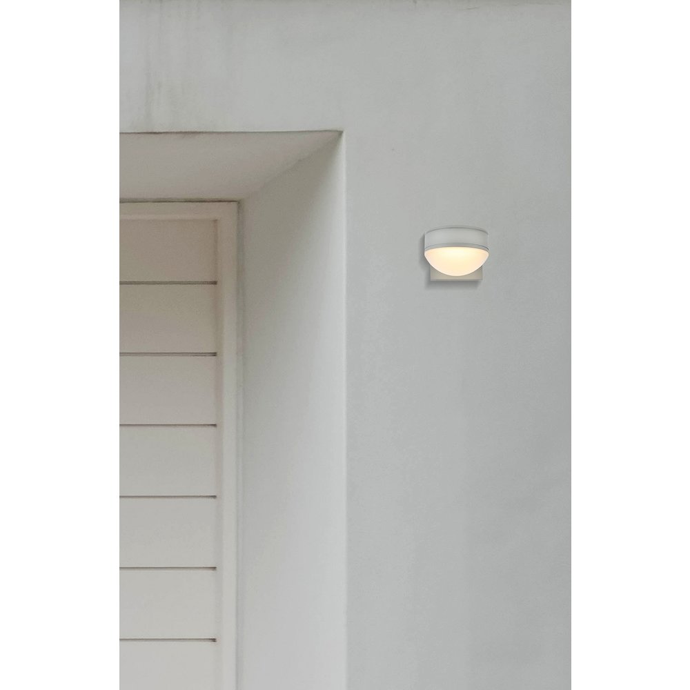 Raine Integrated Led Wall Sconce In Silver. Picture 6