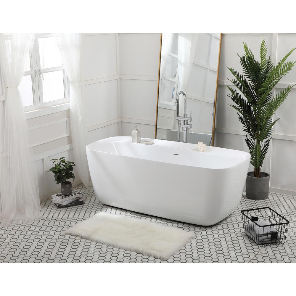 67 inch soaking bathtub in glossy white. Picture 3