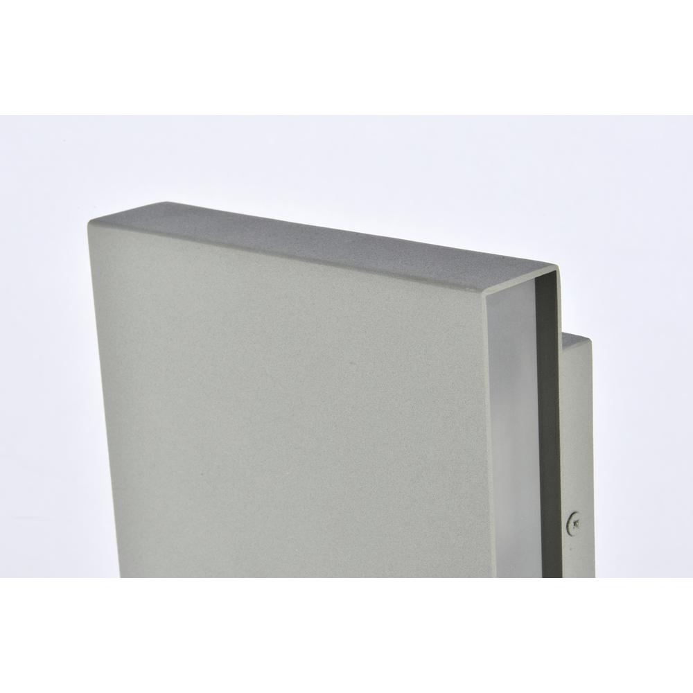 Raine Integrated LED wall sconce  in silver. Picture 3