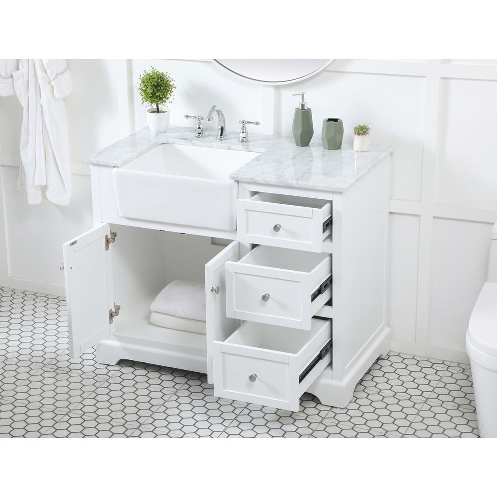42 inch Single bathroom vanity in white. Picture 3