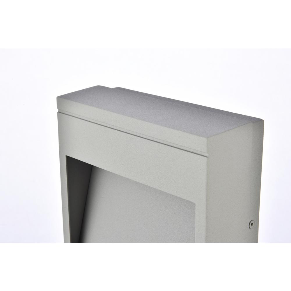 Raine Integrated LED wall sconce  in silver. Picture 3