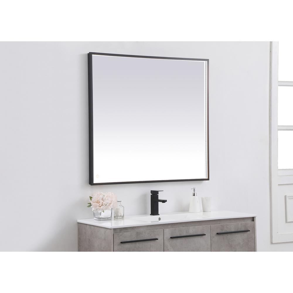Pier 36x40 inch LED mirror with adjustable color temperature. Picture 4