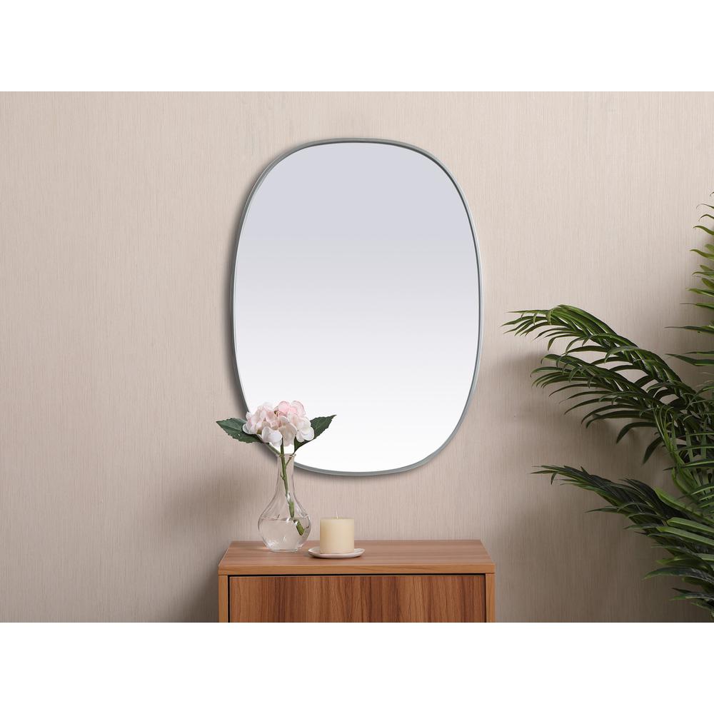 Metal Frame Oval Mirror 30x40 Inch in Silver. Picture 3