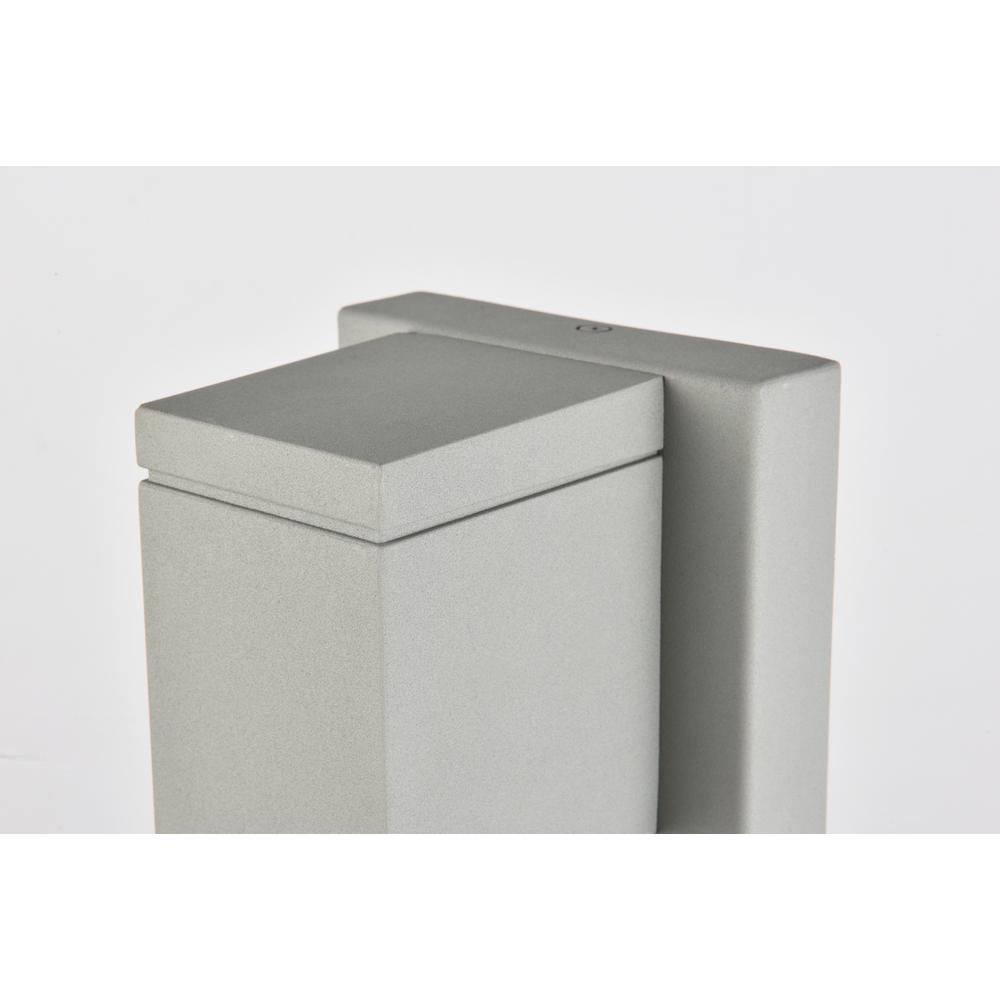 Raine Integrated LED wall sconce in silver. Picture 4