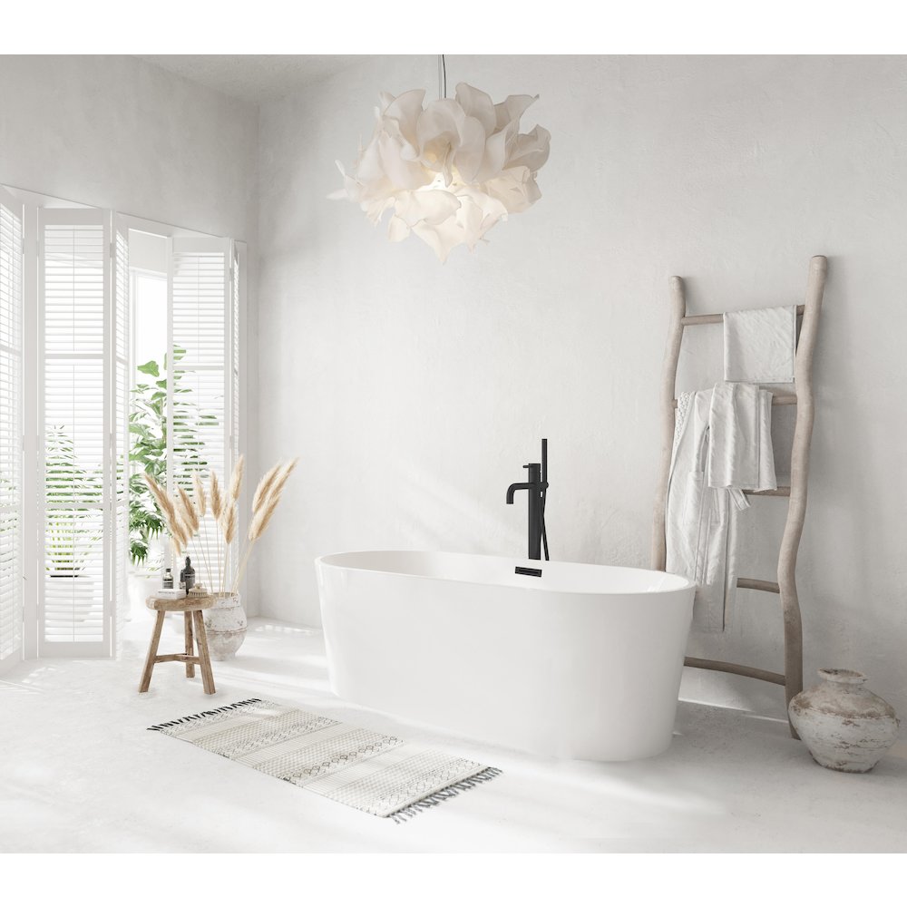 59 inch Bathtub in Glossy White with Matte Black Trim. Picture 3