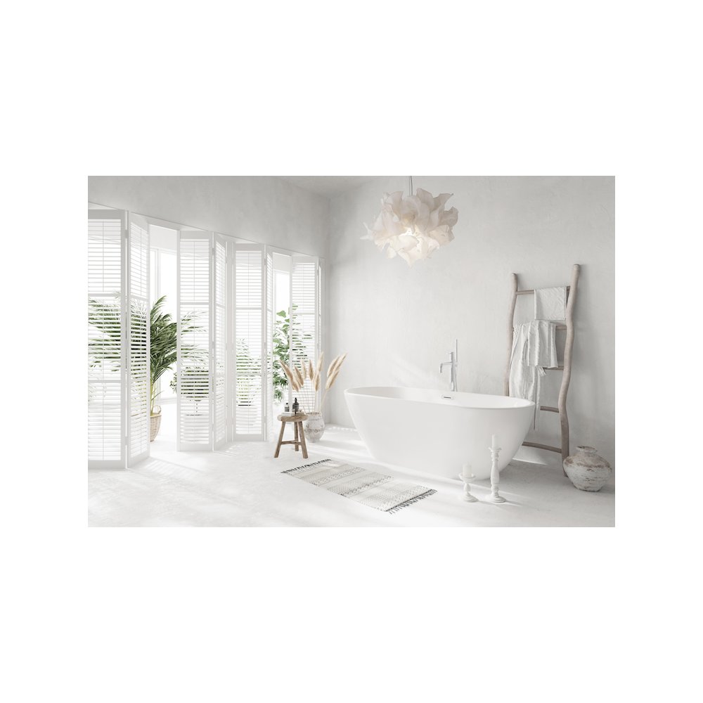 67 inch Bathtub in Glossy White with Chrome Trim. Picture 3