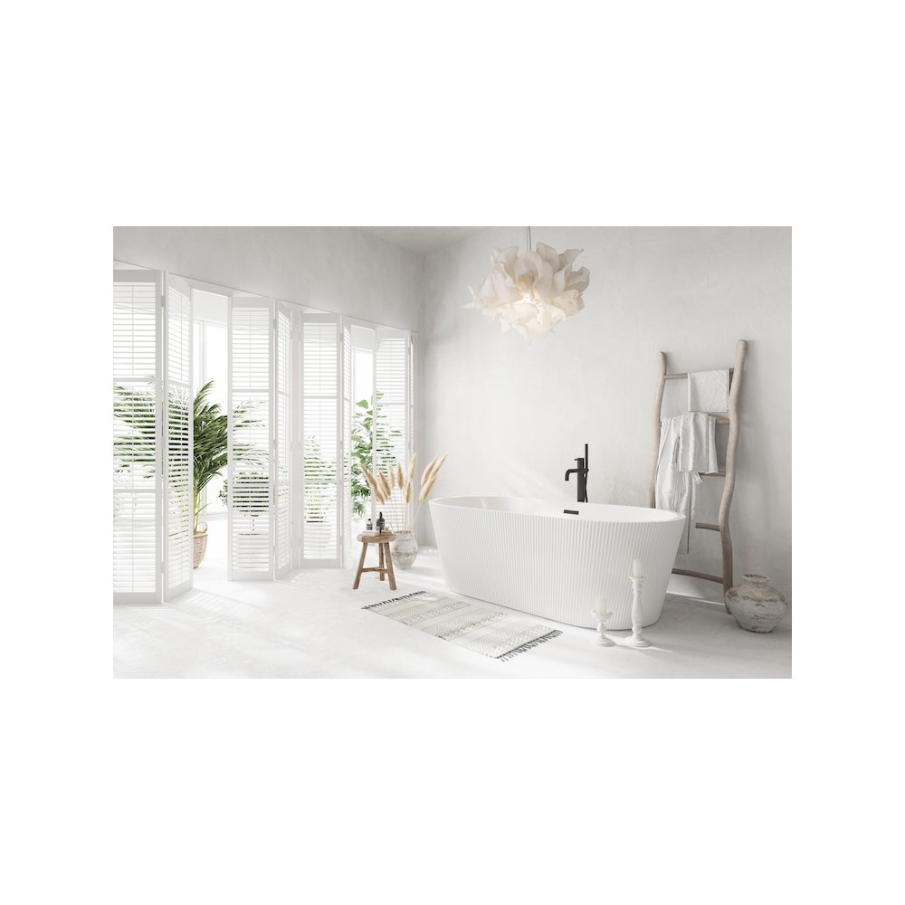 67 inch Bathtub in Glossy White with Matte Black Trim. Picture 3