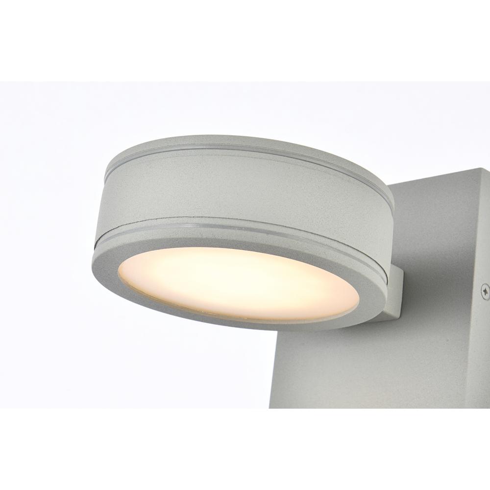 Raine Integrated LED wall sconce in silver. Picture 2