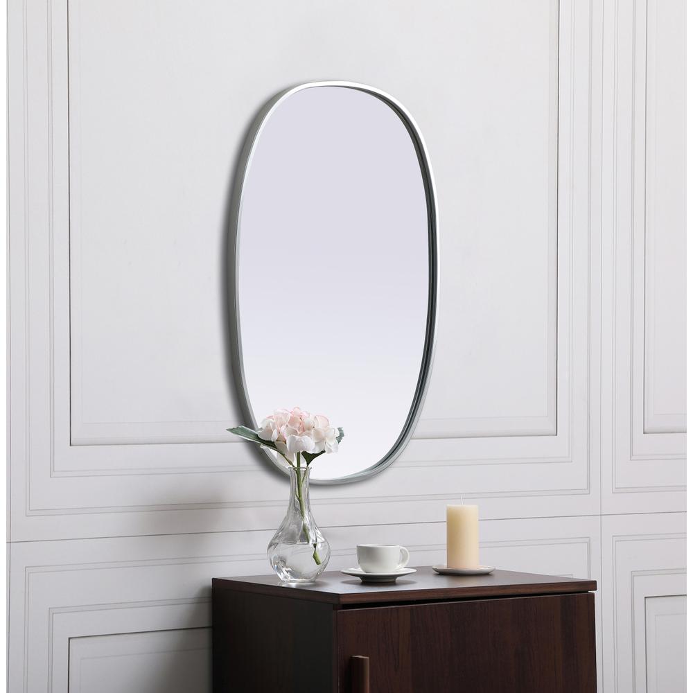 Metal Frame Oval Mirror 20x30 Inch in Silver. Picture 4