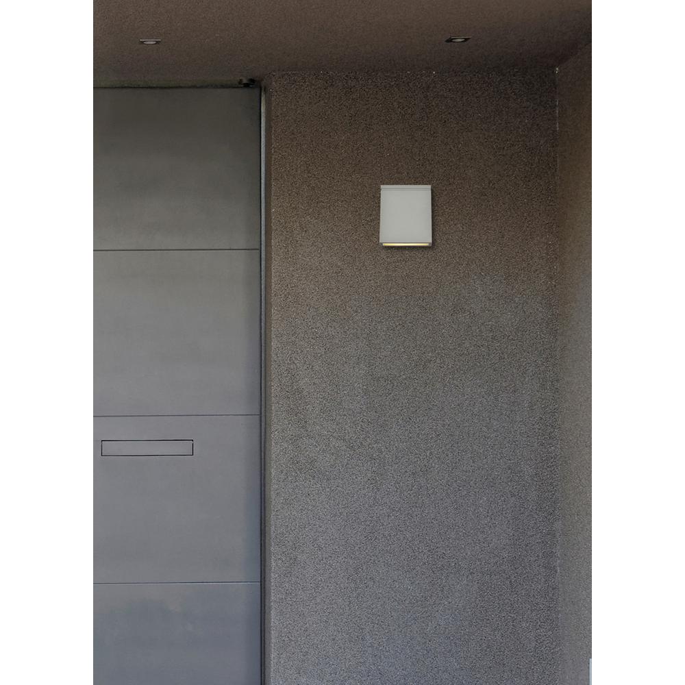 Raine Integrated LED wall sconce  in silver. Picture 5