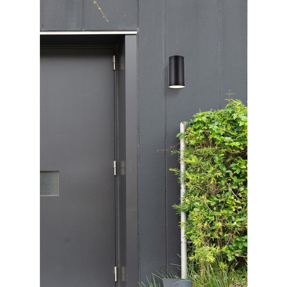 Raine Outdoor Wall in black. Picture 5
