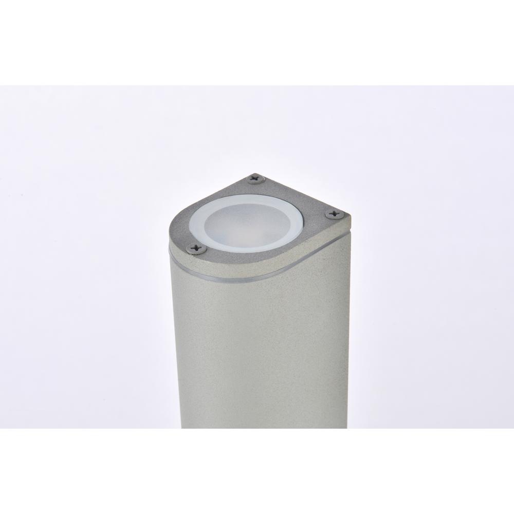 Raine Integrated LED wall sconce in silver. Picture 3