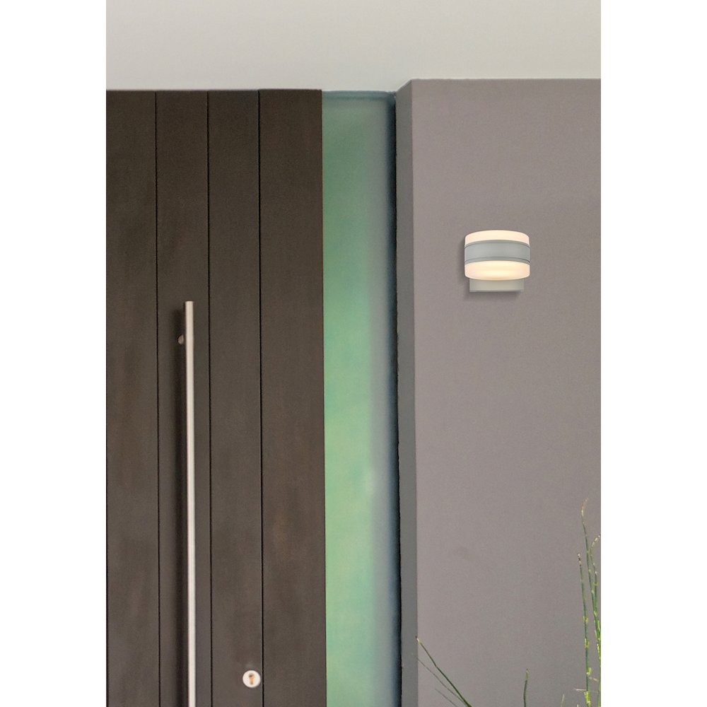 Raine Integrated Led Wall Sconce In Silver. Picture 1
