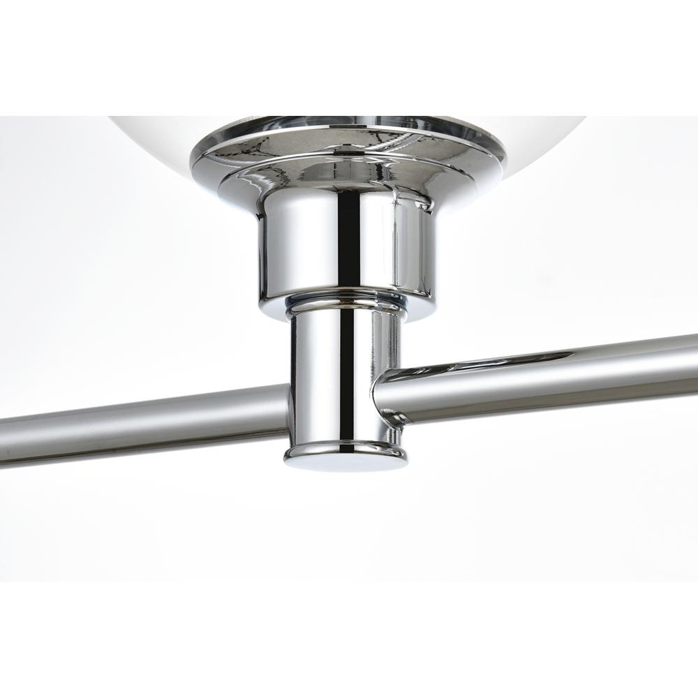 Jaelynn 3 light Chrome and Clear Bath Sconce. Picture 4