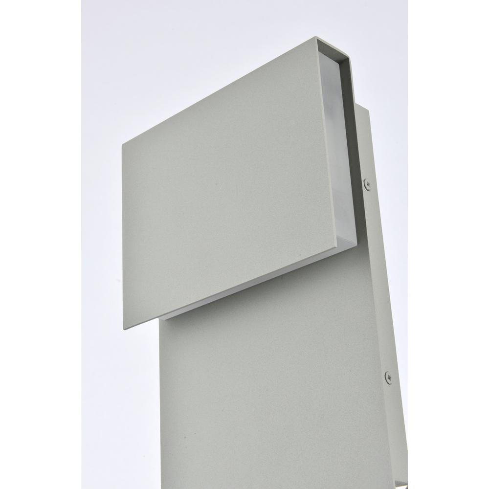 Raine Integrated LED wall sconce  in silver. Picture 4
