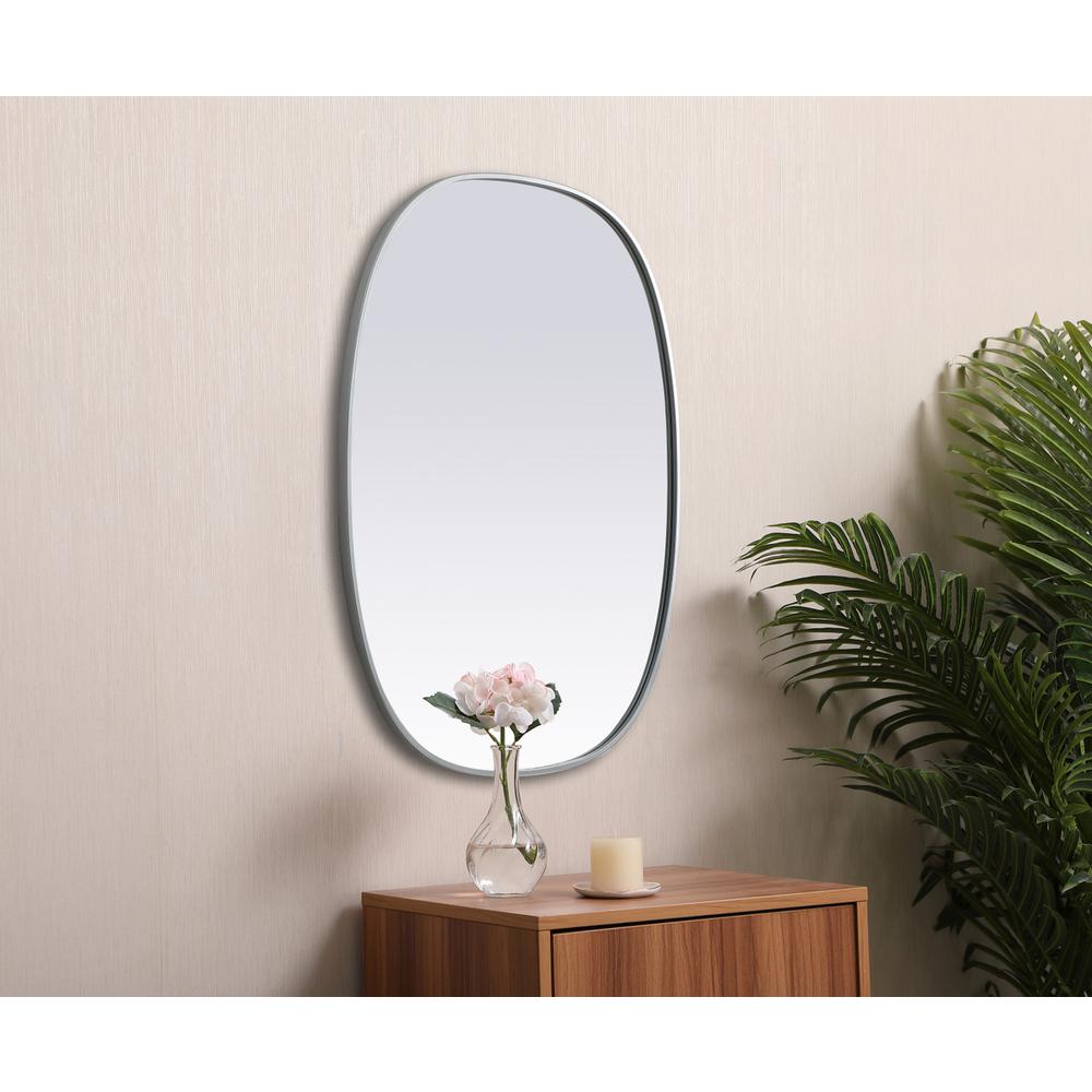 Metal Frame Oval Mirror 30x40 Inch in Silver. Picture 4