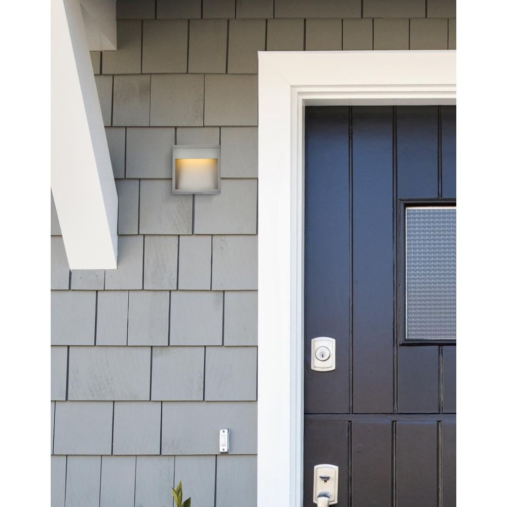 Raine Integrated LED wall sconce  in silver. Picture 5