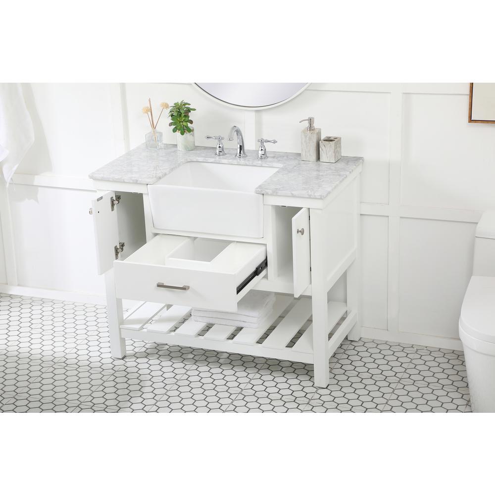 42 inch Single bathroom vanity in white. Picture 3