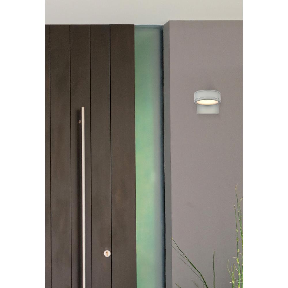 Raine Integrated LED wall sconce in silver. Picture 5