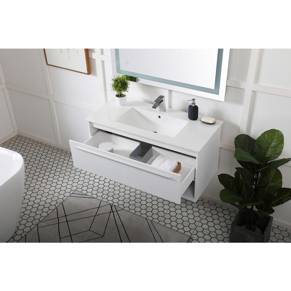 40 inch  Single Bathroom Floating Vanity in White. Picture 3