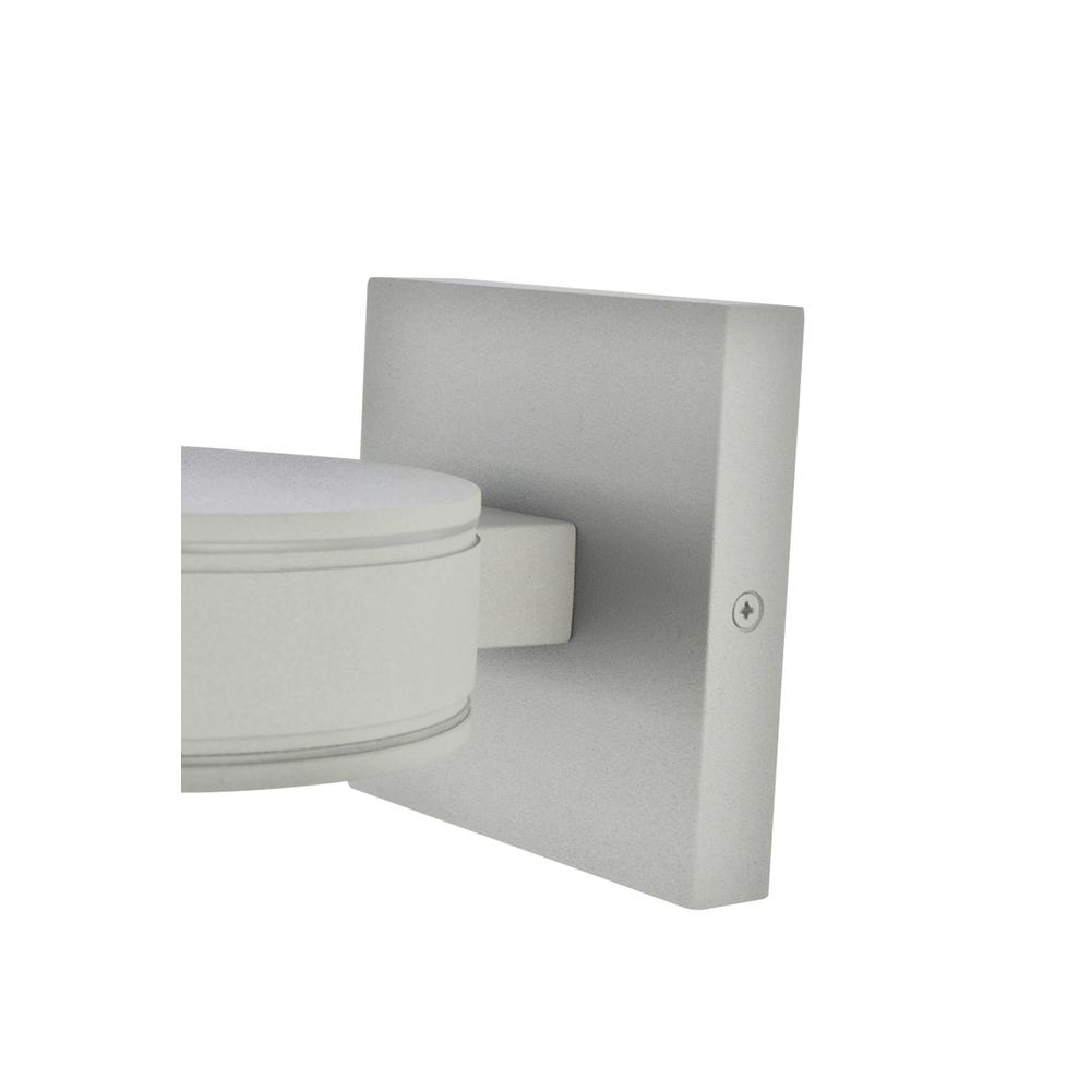 Raine Integrated LED wall sconce in silver. Picture 4