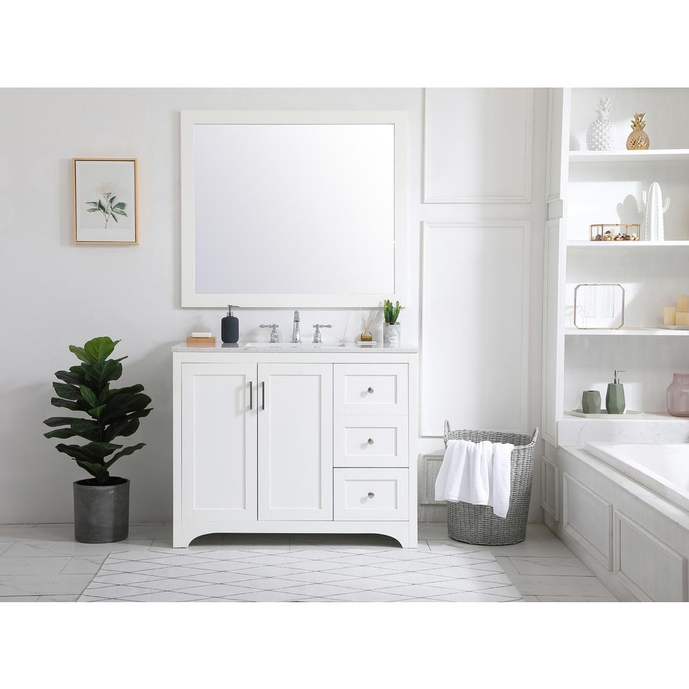 42 inch Single Bathroom Vanity in White. Picture 6