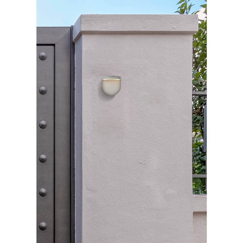 Raine Integrated Led Wall Sconce  In Silver. Picture 6