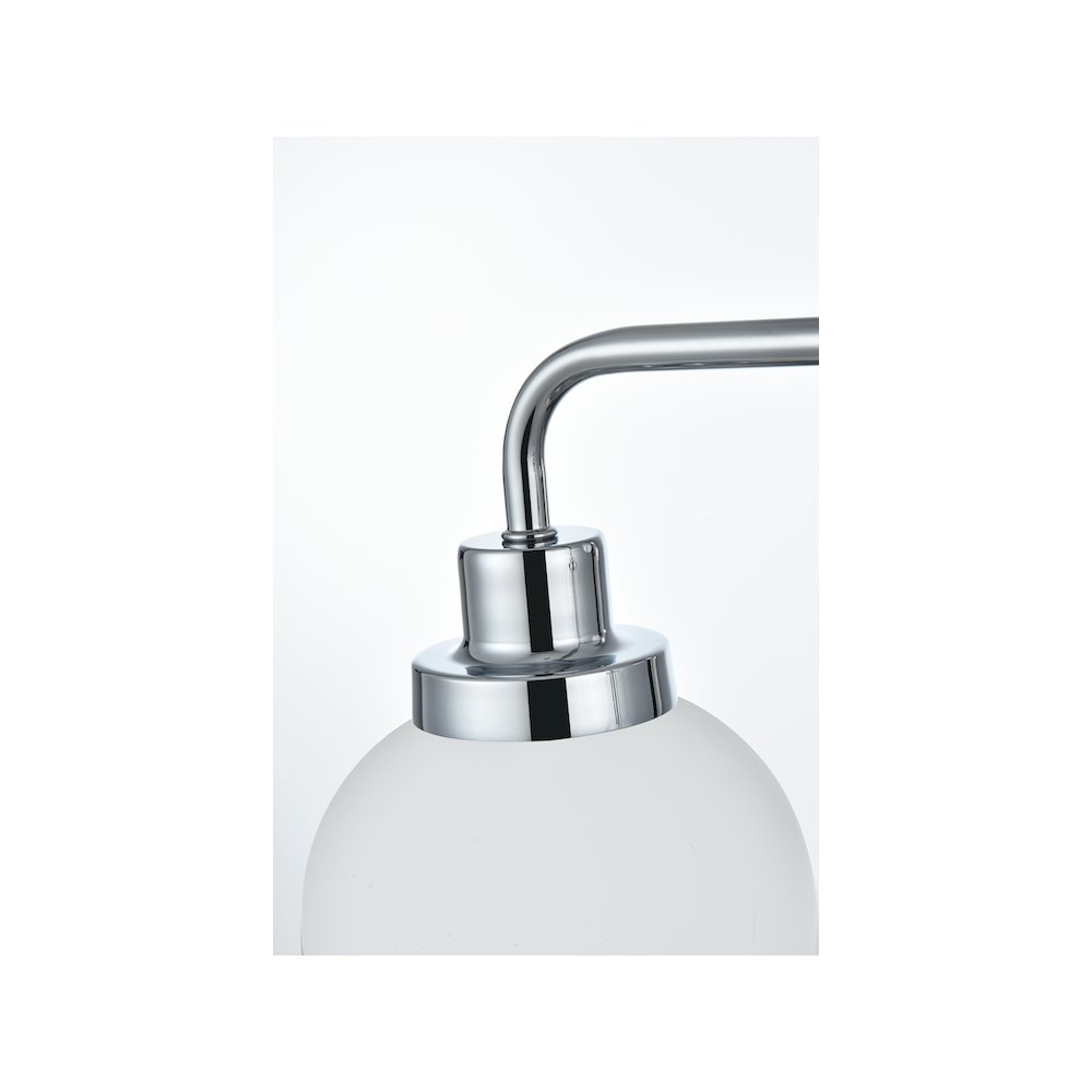 Hanson 19 inch Wall Sconce in Chrome. Picture 4